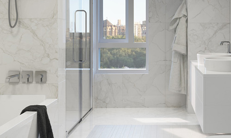 Bathtub with Tile Surround